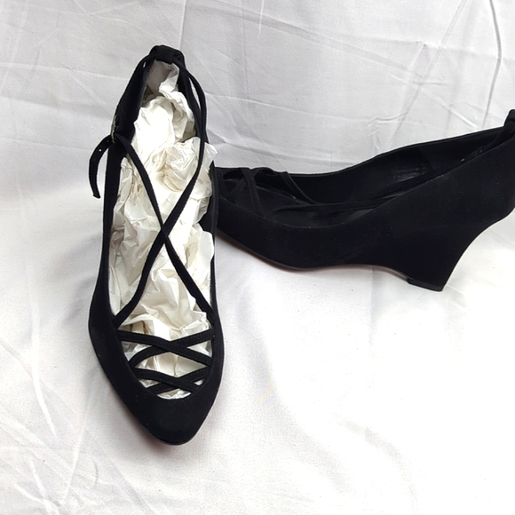 🆕🌿NICOLE FARHI SUEDE WEDGE SHOES🌿 - Picture 1 of 15